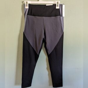 NWT Leggings Calvin‎ Klein, side pockets, medium size